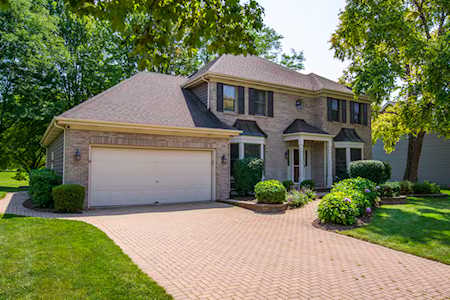 298 Woodside Dr West Chicago, IL 60185