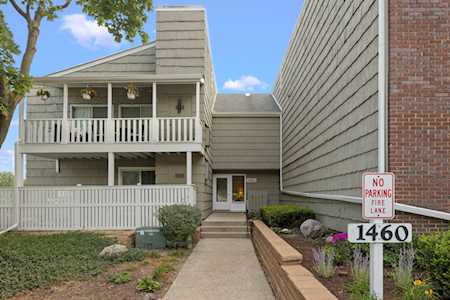 1460 Stonebridge Trl #1-2 Wheaton, IL 60189