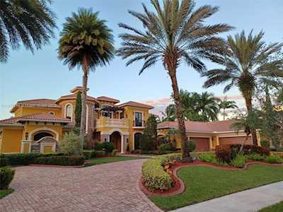 19349 Waters Edge St Weston, FL 33332