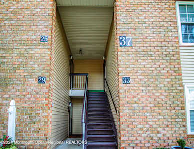 37 Honeysuckle Ln #193 Red Bank, NJ 07701
