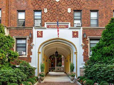 31 Pondfield Rd W #4 Bronxville, NY 10708