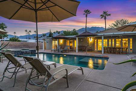 574 N Chiquita Circle Palm Springs, CA 92262