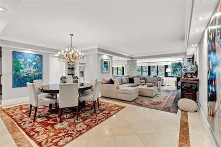 2333 Brickell Ave #206 Miami, FL 33129