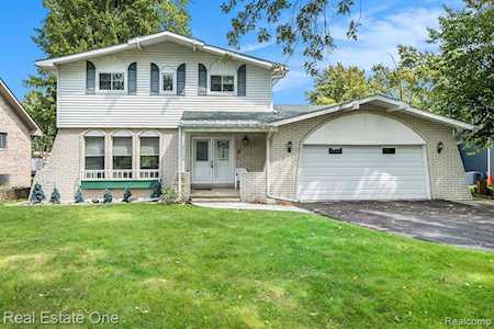 3732 Loch Dr Highland Twp, MI 48357