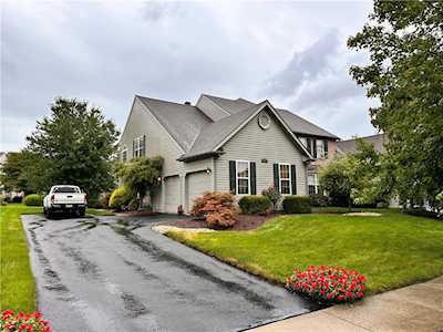 2166 Rolling Meadow Dr Macungie, PA 18062