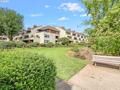 5150 S Landing DR #208 Portland, OR 97239