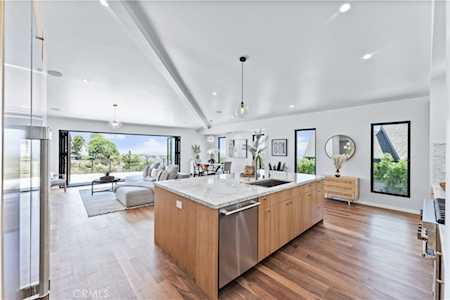 19 Goldenspur Ln Rancho Palos Verdes, CA 90275