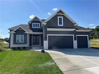 7110 Gillette St Shawnee, KS 66216
