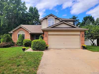 30866 Kenwood Livonia, MI 48152