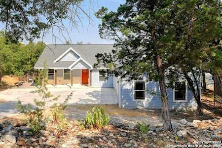 2737 Westview Dr Canyon Lake, TX 78133