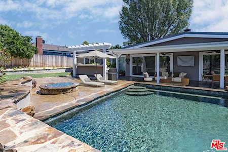 22989 Brenford St Woodland Hills, CA 91364