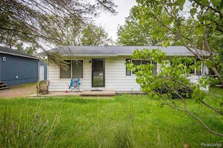 308 S National St Howell, MI 48843