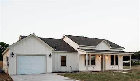 119 Callie St Smithville, TX 78957