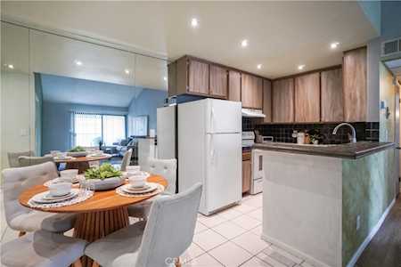 8801 Independence Ave #21 Canoga Park, CA 91304