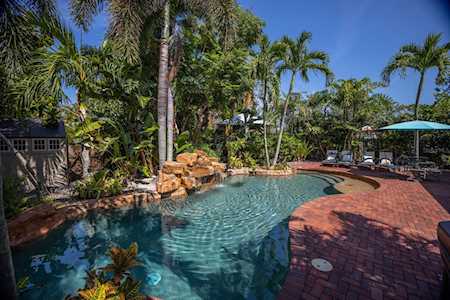 1316 32nd St W Bradenton, FL 34205