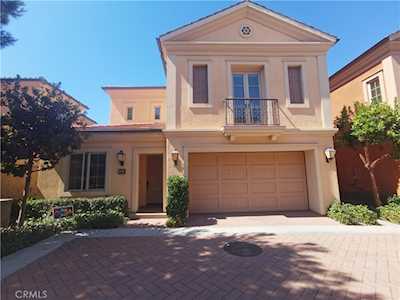 32 Lupari Irvine, CA 92618