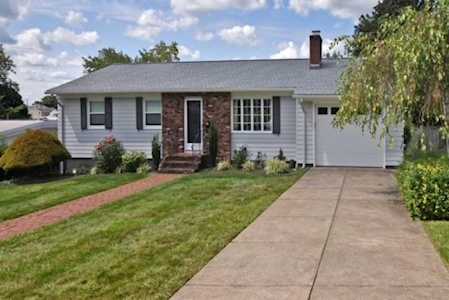 15 Richard Rd North Providence, RI 02911