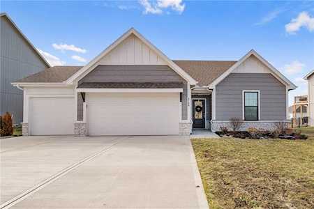 8109 SE Holly Dr Blue Springs, MO 64014