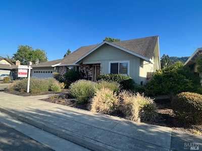 2214 Gainsborough Avenue Santa Rosa, CA 95405