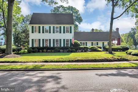 137 Weston Dr Cherry Hill, NJ 08003