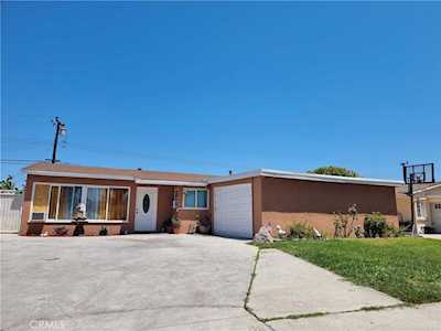 20322 Devlin Ave Lakewood, CA 90715