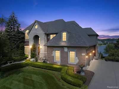 48030 Manorwood Dr Northville Twp, MI 48168
