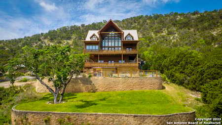 1805 Triple Peak Dr Canyon Lake, TX 78133