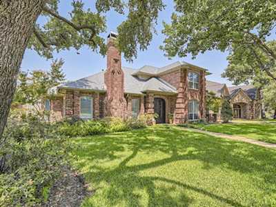 2303 Autumn Oaks Trail Arlington, TX 76006