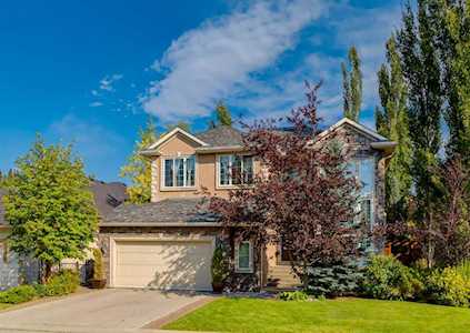 8 Discovery Ridge Cove SW Calgary, AB T3H 4Y1