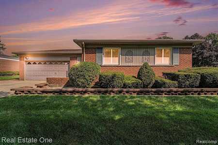 37592 Summers St Livonia, MI 48154