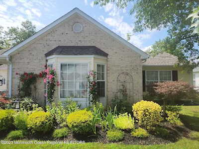 56 Farnworth Close #1000 Freehold, NJ 07728