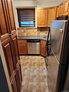 161 Pearsall Dr #2B Mount Vernon, NY 10552