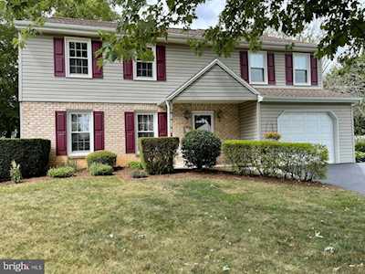 11 Kingswood Drive Mechanicsburg, PA 17055
