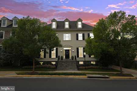 2822 Norborne Place Oakton, VA 22124