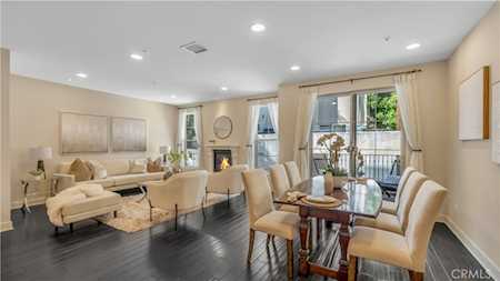 10639 Woodbridge St #104 Toluca Lake, CA 91602