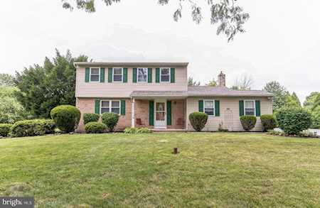 2964 Woodview Dr Hatfield, PA 19440