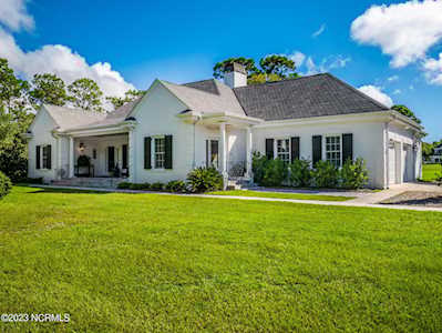 2011 Pembroke Jones Dr Wilmington, NC 28405