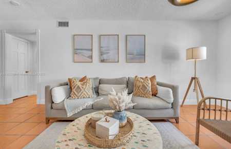 251 Galen Dr #201E Key Biscayne, FL 33149