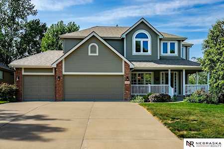 5210 Lake Forest Dr Papillion, NE 68133
