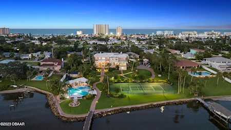 2084 Halifax Drive Daytona Beach, FL 32118