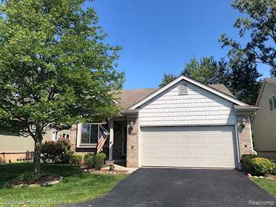 28660 E Bayberry Crt Livonia, MI 48154