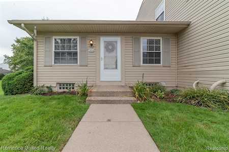 266 Aqueduct Dr Walled Lake, MI 48390