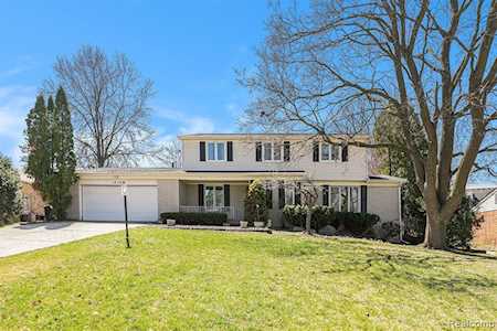 12104 Francesca Dr Grand Blanc, MI 48439
