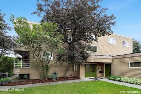 812 Delaney St Anchorage, AK 99501