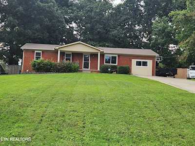 2324 Black Bear Rd Knoxville, TN 37923