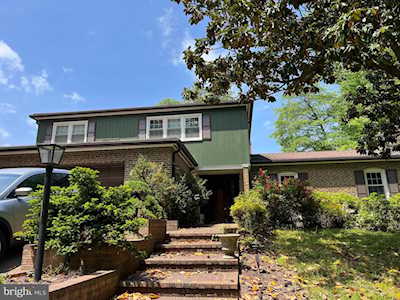 4043 38th Place N Arlington, VA 22207