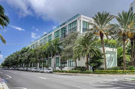6000 Collins Ave #309 Miami Beach, FL 33140