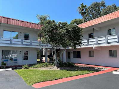 1100 Martinique Dr #208 Winter Haven, FL 33884