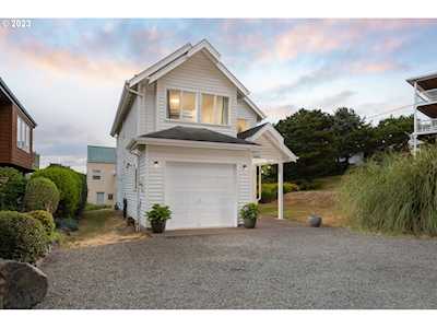 3461 NW Lee AVE Lincoln City, OR 97367