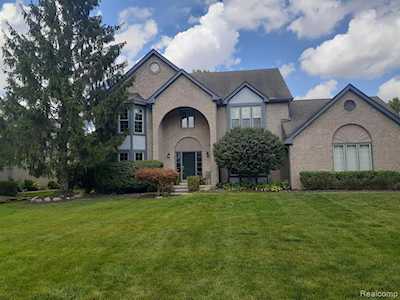 36914 Kenmore Dr Farmington Hills, MI 48335